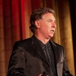 Le célèbre ténor Roberto Alagna s’invite dans les églises et les cathédrales pour une série de concerts
Neuf dates sont programmées pour cette tournée exceptionnelle en France et en Belgique. Roberto Alagna interprète des chants sacrés et des titres plus populaires.