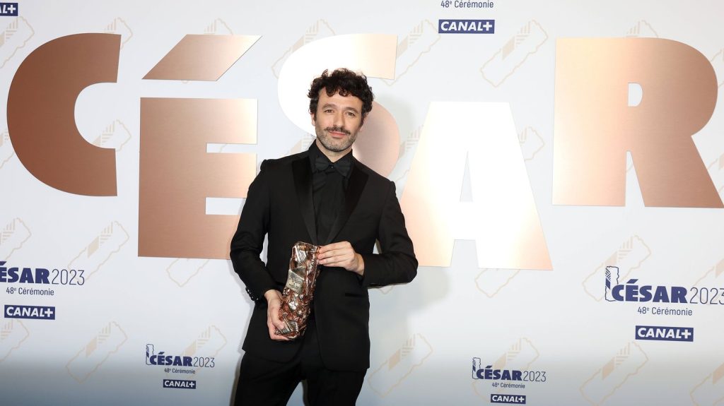 Cannes 2024 : Rodrigo Sorogoyen, réalisateur du remarqué "As Bestas", présidera la 63e Semaine de la critique
Le réalisateur espagnol de "Stockholm", "The Realm" ou encore "Madre", a remporté le prix du meilleur scénario original en 2016 lors du Festival de San-Sebastian.