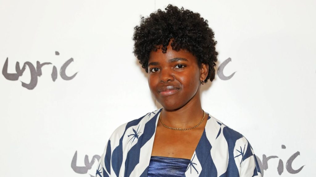 "Une horreur trop familière" : plus de 800 artistes signent une lettre de soutien à l'actrice Francesca Amewudah-Rivers, victime de racisme en ligne
En mai, elle sera sur les planches aux côtés de Tom Holland à Londres dans une nouvelle adaptation de "Roméo et Juliette". Un casting qui a provoqué un nouveau déferlement de haine en ligne.