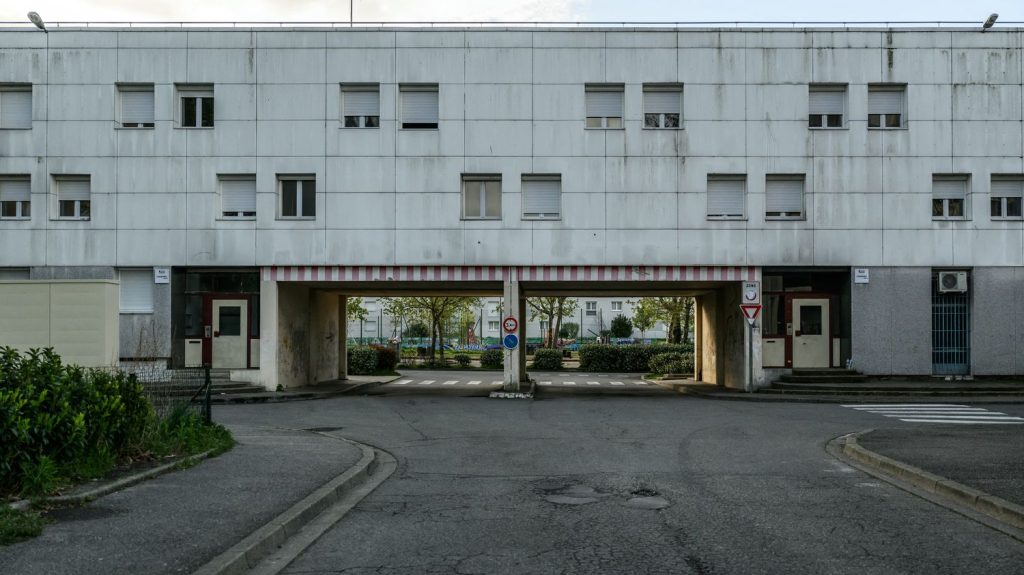 Romans-sur-Isère : une cagnotte de soutien lancée pour la famille de l'adolescent tué mardi pour couvrir les frais d'obsèques
L'adolescent a été tué mardi en s'interposant lors d'une altercation. La famille souhaite l'enterrer au Maroc, dont elle est originaire.