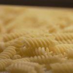 Consommation : la bataille des pâtes dans les supermarchés
Les rayons de pâtes s’étendent et se diversifient à vue d’œil dans les supermarchés. Marques historiques côtoient désormais de nouvelles venues avec des gammes plus artisanales.