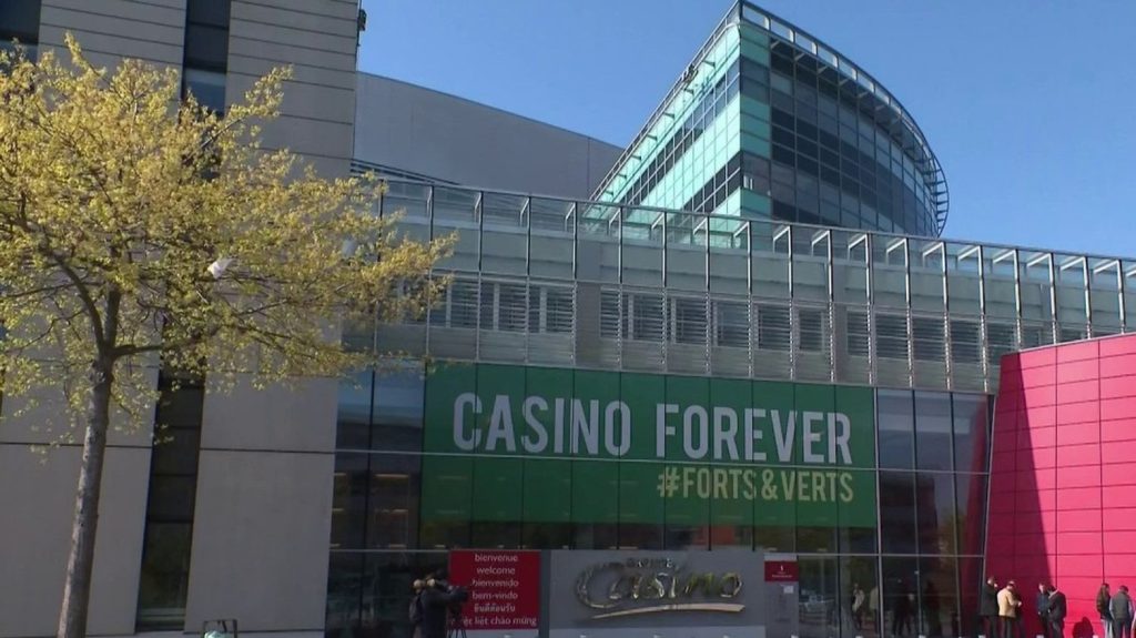 Casino : près de 1 300 postes vont être supprimés
Casino a annoncé la suppression de près de 1 300 postes. C'est un coup de tonnerre pour l'entreprise aux 125 ans d'histoire.