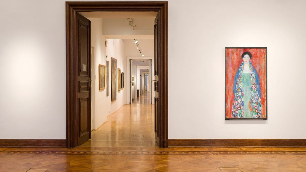 Estimé entre 30 et 50 millions d'euros, un tableau de Gustav Klimt mis aux enchères en Autriche
Le portrait de "Mademoiselle Lieser" a été peint par Gustav Klimt en 1917, soit un an avant sa mort. Il aurait été spolié à une famille juive pendant la Seconde Guerre mondiale.