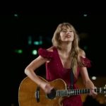 Taylor Swift : milliardaire uniquement grâce à sa musique
À 34 ans, Taylor Swift est officiellement milliardaire grâce à sa tournée dans le monde entier. Considérée comme l'une des artistes les plus puissantes, elle est la première à atteindre un tel capital, uniquement grâce à sa musique.