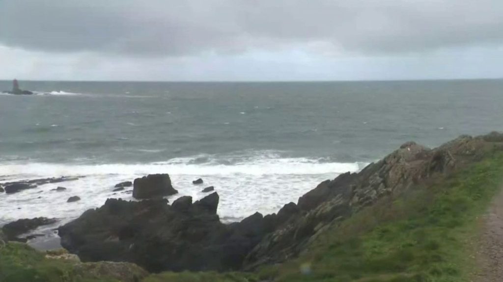 Bretagne : avis de tempête sur le Finistère, placé en vigilance orange
La tempête Pierrick arrive sur les côtes bretonnes, lundi 8 avril, avec de fortes rafales de vent. Des pointes à 130 km/h sont déjà prévues.