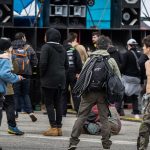 Quimper : 8 000 teufeurs quittent le site de l'aéroport après un week-end de rave party
Les teufeurs qui s'étaient réunis illégalement ce week-end à Pluguffan, sur le site de l'aéroport de Quimper ont respecté leur engagement et ont commencé à quitté les lieux.