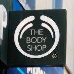 The Body Shop France en redressement judiciaire : l’enseigne de cosmétiques souffre d'une faible notoriété auprès des nouvelles générations
C’était une marque star, devenue leader mondial sur le créneau des cosmétiques naturels. Le tribunal a mis la marque en situation d’observation pendant six mois, le temps de réaliser un diagnostic de l’entreprise et de préparer un plan de redressement ou de liquidation.