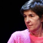 Légion d'honneur à Thierry Ardisson : Christine Angot qualifie de "gifle" la décision d'Emmanuel Macron
"Dans un système où la respectabilité est indexée sur la richesse, la force, le pouvoir, ceux qui les détiennent ne peuvent que recevoir admiration, sourire, médaille, Légion d'honneur", dénonce Christine Angot dans une tribune publiée dans "Libération".