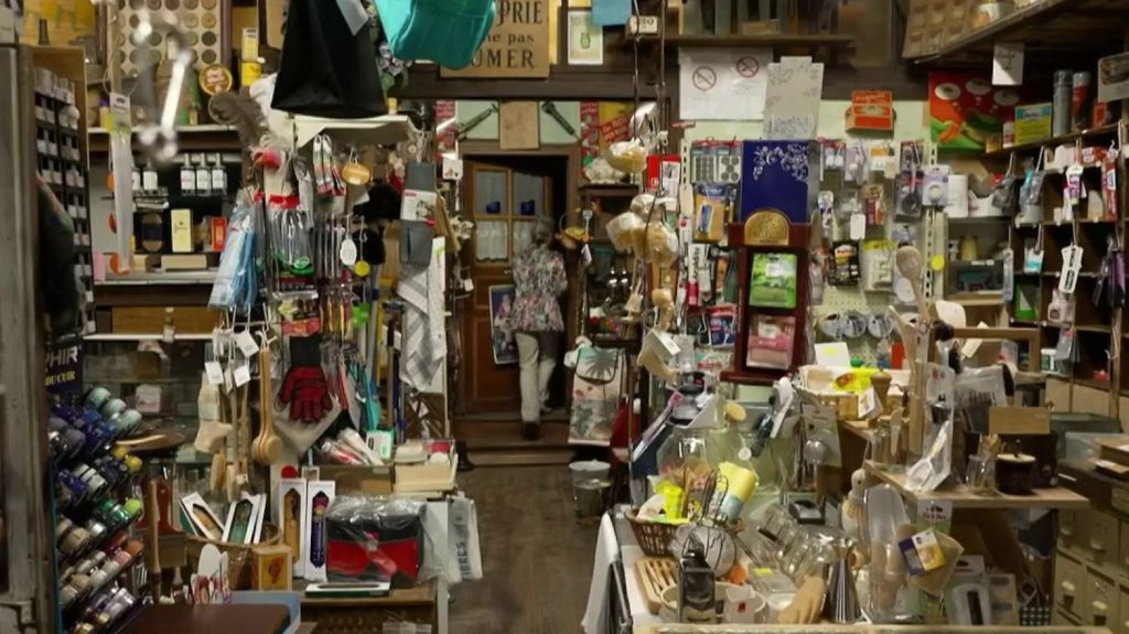 Toulouse : une droguerie aux saveurs d'antan
Vendredi 5 avril, le 13 Heures se rend à Toulouse, en Haute-Garonne, dans l'une des plus vieilles boutiques de la ville rose. Une droguerie tenue par Béatrice Espinasse, représentante de la cinquième génération de sa famille.