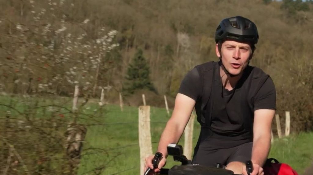 Culinaire : un cycliste s'est lancé dans un tour de France gourmand
Baptiste est un cycliste un peu particulier. Le jeune Bordelais de 24 ans réalise un tour de France à vélo de la gastronomie française.