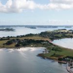 Tourisme : la Bretagne est plébiscitée par les vacanciers français
La Bretagne va une nouvelle fois faire le plein de touristes pendant le long week-end de l'Ascension qui s'annonce. Une étude met la Bretagne tout en haut du classement des réservations.