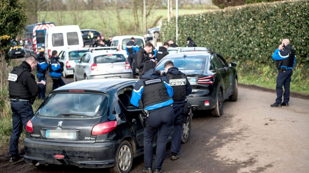Rave-party à l'aéroport de Quimper : 8 750 personnes verbalisées
Le montant total des contraventions distribuées pourrait dépasser le million d'euros, selon les calculs de France Bleu.