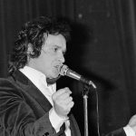 "J'ai envie de violer des femmes", de Sardou à aujourd'hui
Une nouvelle polémique rappelle ces jours-ci une chanson de 1973, les adversaires de Michel Sardou négligeant peut-être de s'intéresser à la violence d'un sexisme contemporain décomplexé et sur la culture du viol dans la musique populaire.
.