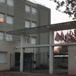 Collégien tabassé à Viry-Châtillon : une enquête ouverte
Un adolescent de 15 ans a été retrouvé entre la vie et la mort à quelques mètres de son collège de Viry-Châtillon, dans l'Essonne, jeudi 4 avril. Il a été la cible d'un lynchage violent commis par plusieurs agresseurs. Une enquête a été ouverte.