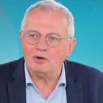 Mort d'un collégien à Viry-Châtillon : "La maman est toujours sous le choc", explique le maire, Jean-Marie Vilain
Shamseddine, 15 ans, est décédé vendredi 5 avril après avoir été roué de coups près de son collège de Viry-Châtillon (Essonne). Le maire de la ville, Jean-Marie Vilain, est l'invité du 12/13 info.