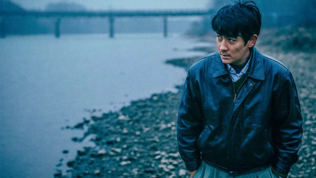 Festival du film policier de Reims : Wei Shujun livre un thriller ténébreux et onirique avec "Only the river flows"
Le réalisateur chinois signe un film à tiroirs et une satire philosophique qui explore la porosité entre le réel et le rêve. "Only the river flow" remporte le Prix du jury. Poétique.