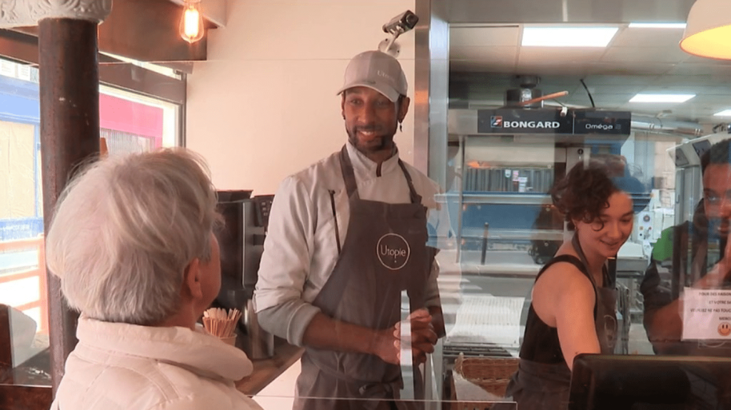 Gastronomie : le prix de la meilleure baguette de Paris décerné à Xavier Netry
Cette année, la meilleure baguette de Paris se trouve chez Xavier Netry. Une bonne nouvelle pour ses affaires, qui va également lui permettre de garnir les tables de l'Élysée pendant un an.