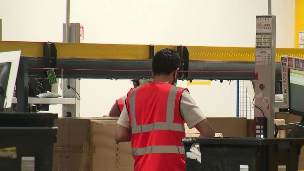 Sommet "Choose France" : plus de 15 milliards d'euros d’investissements étrangers
La 7e édition du sommet "Choose France", dédié aux investissements sur le territoire français, s'est ouverte lundi 13 mai à Versailles, dans les Yvelines. Plus de 15 milliards d'euros d'investissements étrangers ont été annoncés.