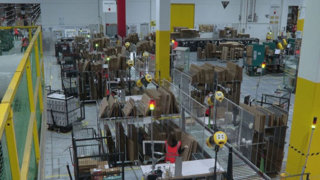 Sommet "Choose France" : plus de 15 milliards d'euros d'investissements étrangers pour 56 projets
Lundi 13 mai, à Versailles (Yvelines), le sommet "Choose France" a abouti sur 15 milliards d'euros investis en France par des entreprises étrangères. Elles doivent permettre de créer de nouveaux emplois.