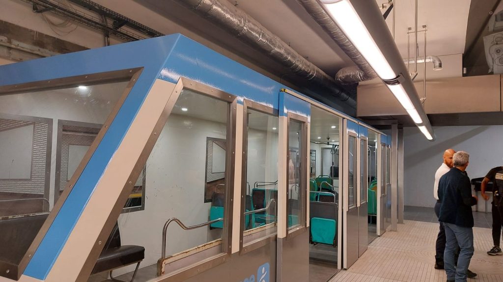 Reportage
"L'idée, c'est de préparer les stagiaires à répondre à toutes sortes de situations sur le terrain" : les agents de sûreté de la RATP se préparent pour les Jeux olympiques
Une centaine d'équipes, d'au moins trois agents chacune, seront déployées chaque jour, soit 25% d'effectifs de plus qu'un été normal.