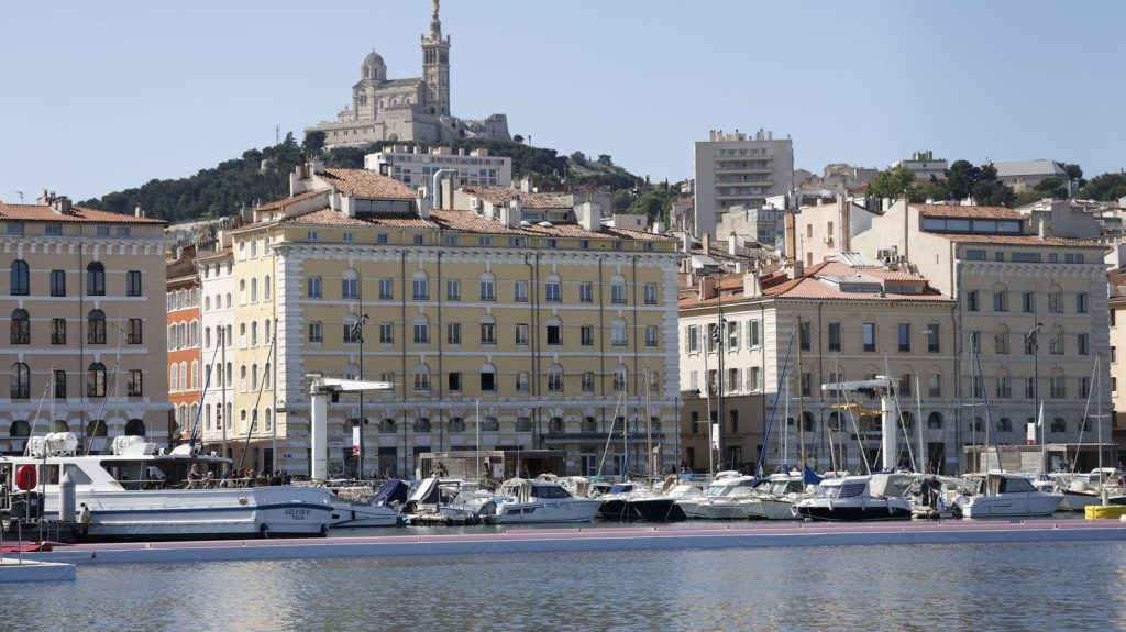 Reportage
"On a quadruplé les stocks" : à Marseille, les restaurateurs attendent avec impatience l'arrivée de la flamme olympique
Environ 150 000 personnes sont attendues pour l'arrivée de la flamme olympique à Marseille. Les professionnels s’y préparent dans les cafés et les restaurants.