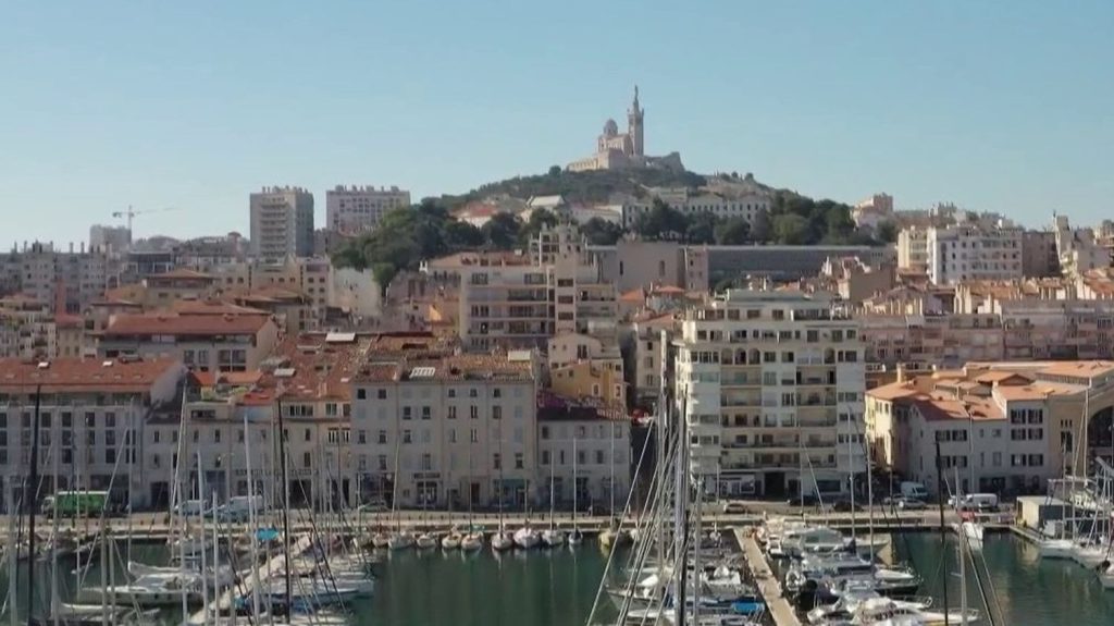 Marseille : un accent et des expressions mythiques
Le parler marseillais est emblématique de la ville. Sur les réseaux sociaux, les Jobastres ont décidé de promouvoir leur accent du sud.
