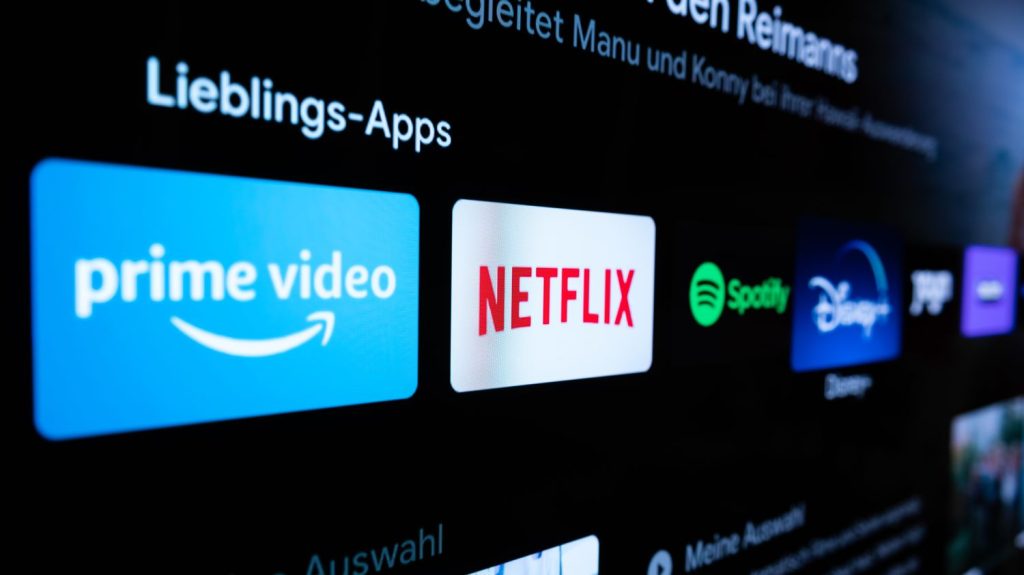 Les plateformes de streaming "sont hors la loi", dénonce l'actrice Anne Bouvier, présidente de l'Adami
Sept mille artistes ont signé une lettre ouverte pour réclamer une meilleure rémunération sur les plateformes de streaming.