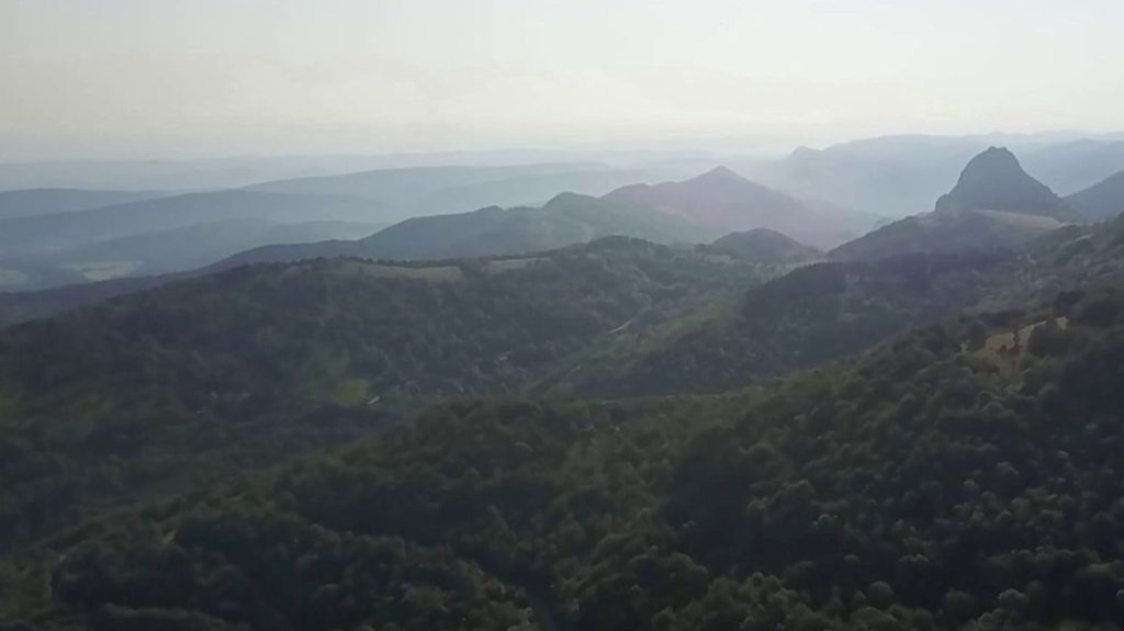 Pyrénées : à la découverte des secrets de l'Ariège et de ses plaines verdoyantes
Les balades à vélo sont nombreuses en Ariège pour contempler un magnifique panorama en pleine nature, avec les Pyrénées en toile de fond.