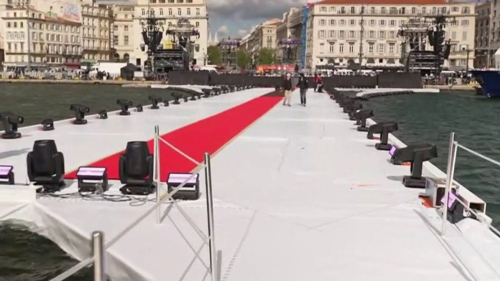 Arrivée de la flamme olympique : les coulisses d’une journée historique
L’arrivée de la flamme olympique est prévue pour 11 heures du matin à Marseille (Bouches-du-Rhône), mercredi 8 mai. La ville retiendra son souffle pour laisser place à cet événement. Quel est le programme de cette journée historique ?