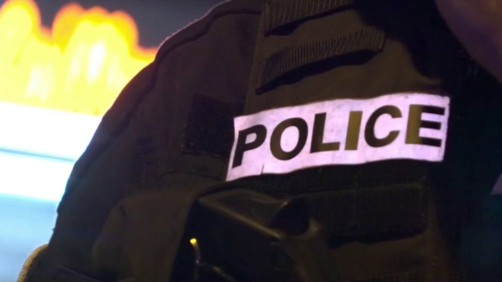 Seine-Saint-Denis : deux personnes blessées par un jet de grenade
Le pilote d'un scooter, accusé d'avoir jeté une grenade dans la soirée du jeudi 23 mai à Aubervilliers, est toujours recherché. Deux personnes ont été grièvement blessées dans l'explosion.