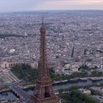 Paris : les tarifs de visite de la tour Eiffel vont augmenter
Mauvaise nouvelle pour les touristes, le ticket d'entrée de la tour Eiffel va augmenter de 6 euros à partir du 17 juin. Une hausse de 20%, justifiée par le coût des travaux d'entretien.