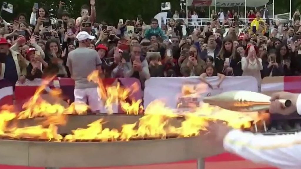 Paris 2024 : une attaque déjouée avant le passage de la flamme olympique à Bordeaux
Selon Gérald Darmanin, une potentielle action violente a été empêchée à Bordeaux (Gironde), lors du passage de la flamme olympique. Le suspect, proche de la mouvance "Incel", a été entendu par les forces de l'ordre.