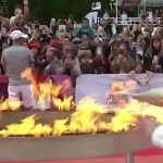 Paris 2024 : une attaque déjouée avant le passage de la flamme olympique à Bordeaux
Selon Gérald Darmanin, une potentielle action violente a été empêchée à Bordeaux (Gironde), lors du passage de la flamme olympique. Le suspect, proche de la mouvance "Incel", a été entendu par les forces de l'ordre.