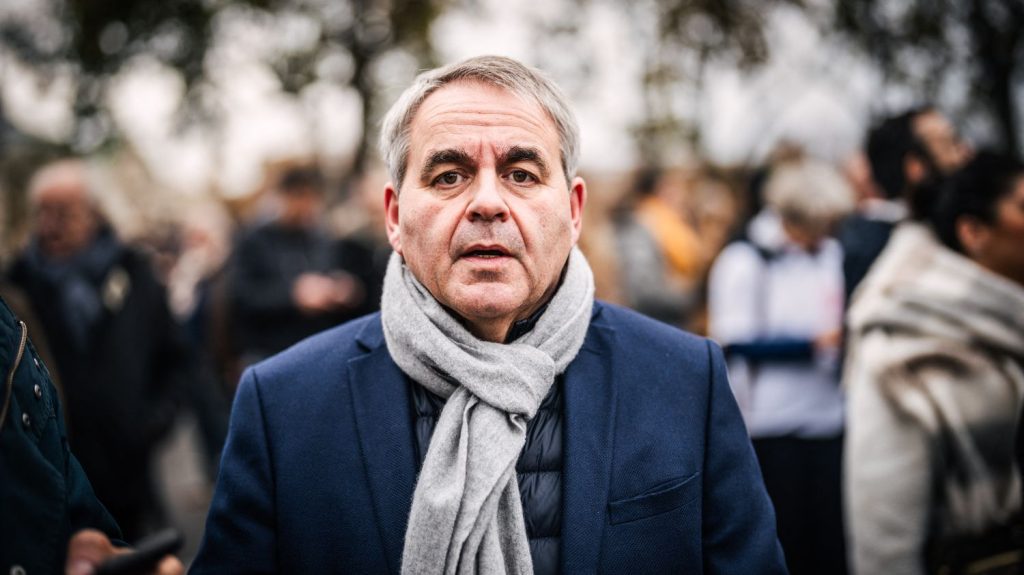 Après les accusations d'ingérences, Xavier Bertrand suggère de boycotter la COP29 en Azerbaïdjan
Les autorités françaises ont détecté sur X et Facebook une "propagation massive et coordonnée" de contenus accusant la police française de tirer sur des manifestants indépendantistes en Nouvelle-Calédonie et ont relié ces contenus à des "acteurs azerbaïdjanais".