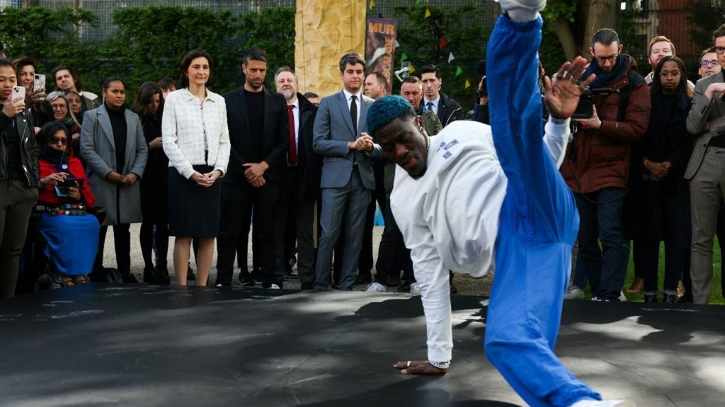 Dany Dann, breakdancer, un artiste aux Jeux olympiques
"Mi athlète, mi artiste", Danis Civil, alias Dany Dann, champion d'Europe de breakdance 2022, espère devenir cet été le premier médaillé olympique de l'histoire de cette discipline, qui fait son entrée aux Jeux de Paris.
