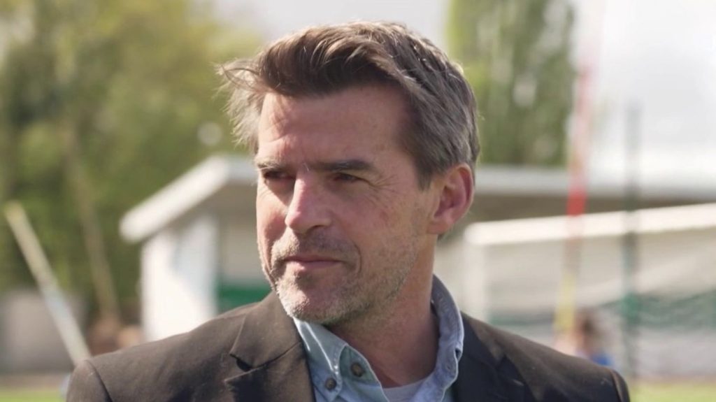 Paris 2024 : Florent Manaudou, Tony Parker, Jean Galfione, Charlotte Gainsbourg... Les célébrités qui porteront la flamme olympique
Les anciens joueurs de l'OM Basile Boli et Didier Drogba porteront notamment la flamme olympique, qui doit arriver le 8 mai à bord du Belem à Marseille (Bouches-du-Rhône).