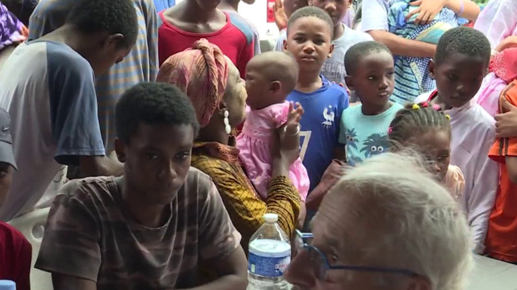 Mayotte : le choléra tue un enfant de 3 ans
Le choléra est de retour à Mayotte. Un enfant de 3 ans est décédé et 58 cas ont été recensés. Le ministre délégué chargé de la santé et de la prévention est en visite dans le département.