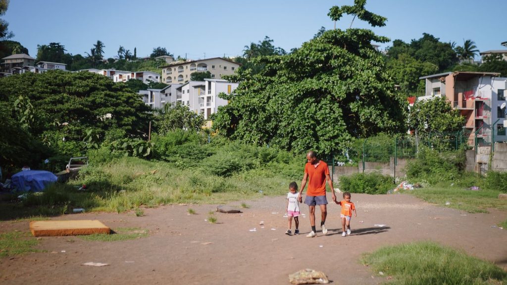 Choléra à Mayotte : on vous explique où en est l'épidémie qui a fait un premier mort
Depuis l'apparition d'un premier cas mi-mars, 58 autres ont été identifiés dans l'archipel et la préfecture a annoncé mercredi la mort d'un enfant de 3 ans. Le ministre de la Santé se rend sur l'île jeudi et vendredi pour faire un point de situation.
