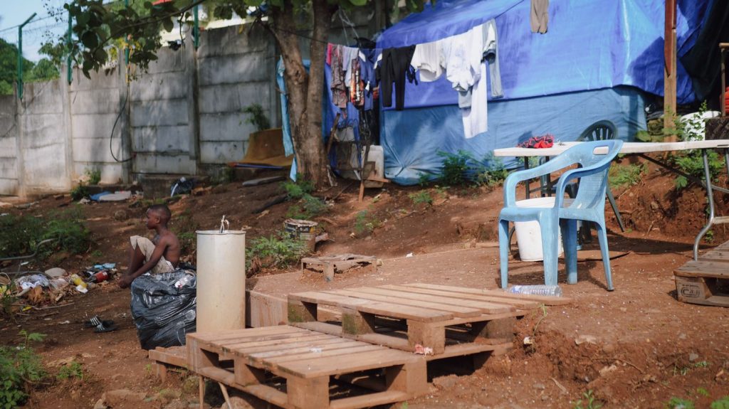 Choléra à Mayotte : 65 cas recensés et 3 700 personnes vaccinées, annonce le ministre de la Santé
Selon Frédéric Valletoux, il n'y a "pour l'instant qu'un seul foyer" dans l'archipel, dans le quartier Kirson à Koungou. Mercredi, une fillette de trois ans est décédée de la maladie.