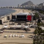 Madonna s'apprête à donner un méga-concert gratuit sur la plage de Copacabana pour clôturer sa tournée mondiale
La reine de la pop achèvera son "Celebration Tour" samedi, avec le concert le plus monumental de sa carrière, sur la plus belle scène du monde, la plage brésilienne de Copacabana, à Rio de Janeiro. Les producteurs n’attendent pas moins de 1,5 million de spectateurs.