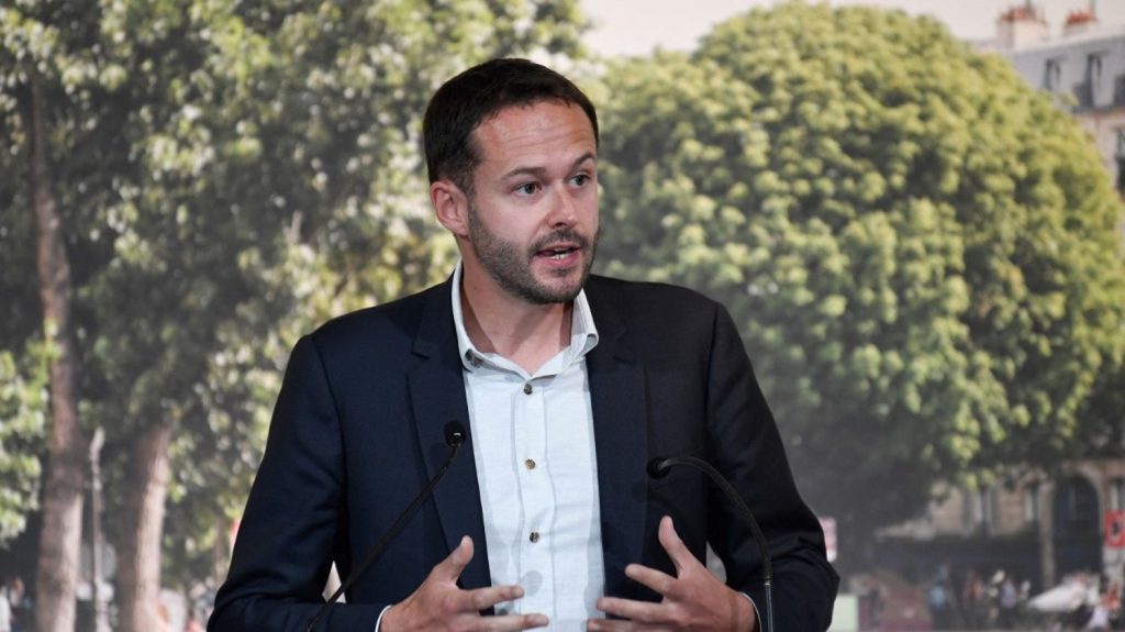 "Chasse aux pauvres", "restriction de nos libertés publiques"... David Belliard, adjoint à la maire de Paris, redoute les conséquences des JO
David Belliard s'est notamment interrogé sur les conditions pour circuler lors de la cérémonie d'ouverture, du 18 au 26 juillet à Paris, avec notamment l'obligation d'obtenir un QR code.