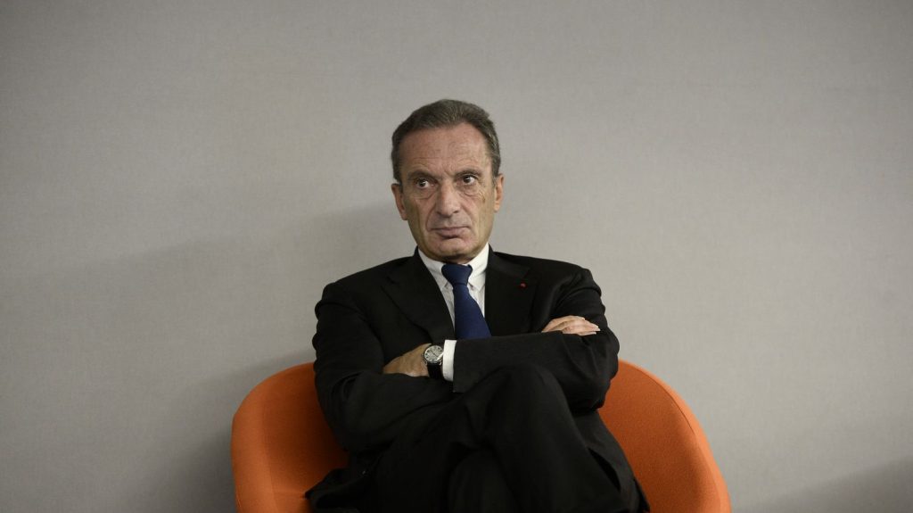 La société EDF et son ancien PDG Henri Proglio devant la justice pour favoritisme
Dans le viseur de la justice, des contrats entre le géant de l'électricité français et des consultants.