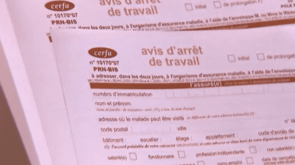 Sécurité sociale : la Cour des comptes propose de ne plus rembourser les arrêts maladie de moins de huit jours
Pour faire face au déficit de la Sécurité sociale, la Cour des comptes fait plusieurs propositions. Elle préconise notamment la fin de l'indemnisation des arrêts de travail de moins de huit jours, qui pourrait permettre d'économiser 470 millions d'euros.
