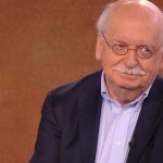 Mort de Bernard Pivot : "Je perds mon grand-frère", regrette l'auteur Erik Orsenna
Écrivain et proche de Bernard Pivot, Erik Orsenna est l'invité du 20 Heures, lundi 6 mai.