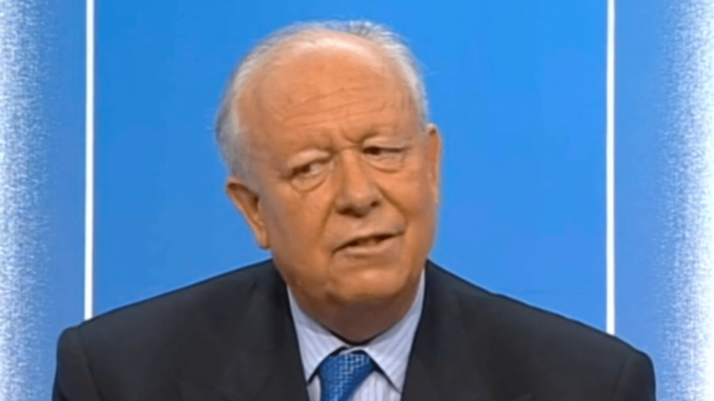 Mort de Jean-Claude Gaudin : "Ce qu’on va retenir de lui, c’est que ça a été un grand maire de Marseille", estime Franz-Olivier Giesbert, l’ancien directeur de La Provence
Franz-Olivier Giesbert, éditorialiste politique pour Le Point et ancien directeur du journal La Provence, réagit lundi 20 mai sur le plateau du 11/13 info au décès de Jean-Claude Gaudin, ancien maire de Marseille.