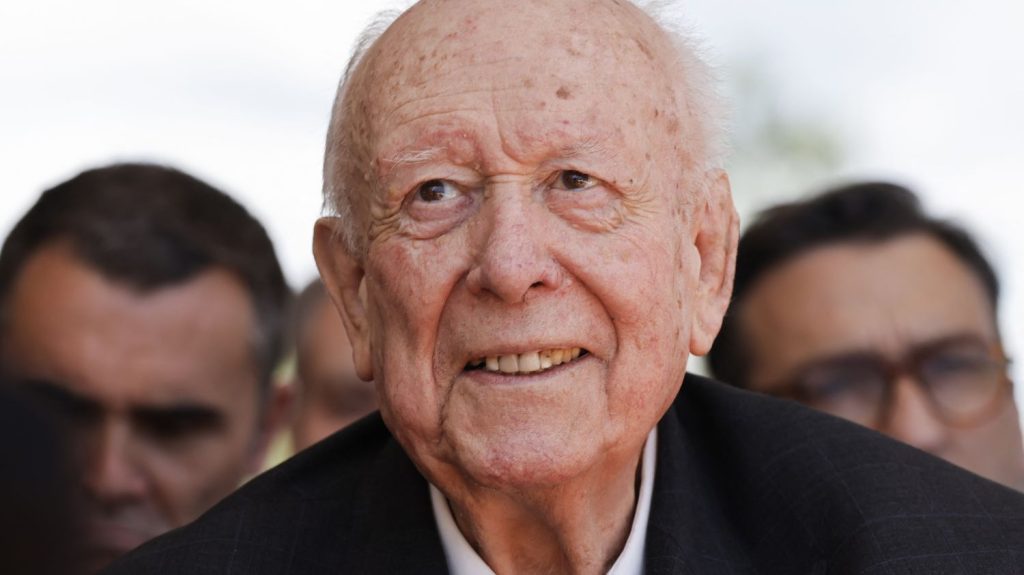 Jean-Claude Gaudin, ancien maire de Marseille, est mort à l'âge de 84 ans
(nouvelle fenêtre)
Ancien député et sénateur, l'élu marseillais avait pris la tête de la Ville en 1995. Il en avait lâché les rennes en 2020, après avoir décidé de ne pas se représenter.
