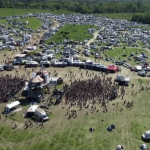 Maine-et-Loire : un participant à une rave-party non autorisée est décédé
La rave-party dans le Maine-et-Loire a tourné au drame. Un homme est mort, dimanche 12 mai, probablement d’une overdose. La fête, non autorisée, a rassemblé 10 000 personnes.