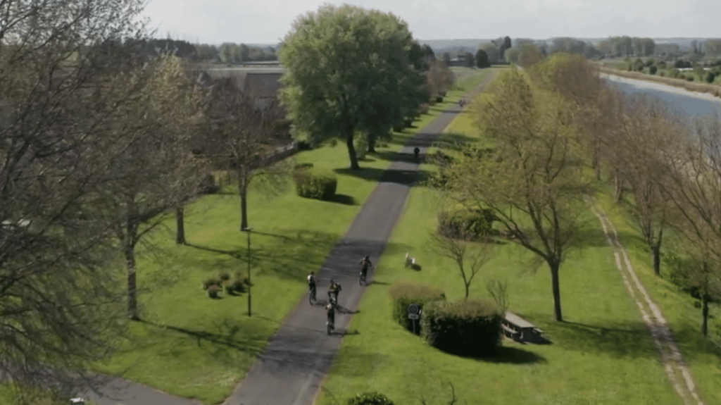Patrimoine : la Régalante, une piste cyclable pour découvrir la Bretagne médiévale
Le 13 Heures enfourche son vélo au départ du Mont-Saint-Michel pour une promenade de près de 300 km. On emprunte la Régalante, une véloroute qui mène à Nantes et permet de découvrir châteaux forts et villes médiévales.