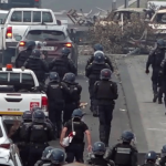 Émeutes en Nouvelle-Calédonie : le difficile démantèlement des barrages par les forces de l’ordre
En Nouvelle-Calédonie, les tensions sont toujours vives, malgré les renforts de policiers et de gendarmes. La levée des barrages sur les principaux axes routiers reste très délicate.