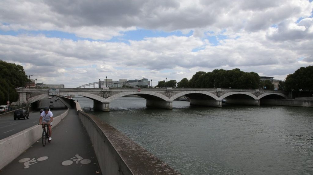 Un corps démembré découvert sous un pont de Paris, un homme placé en garde à vue pour homicide volontaire
Le suspect s'était présenté de lui-même à la police après la découverte de la victime.